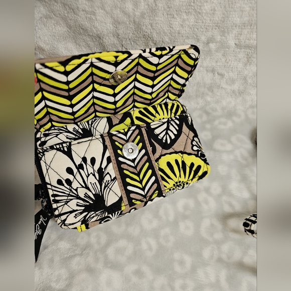🦋Vera Bradley Crossbody/Wristlet, Convertible - Picture 4 of 11